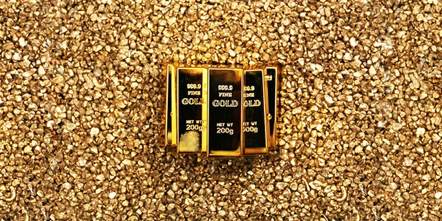 XAU/USD: emas melakukan penarikan mundur